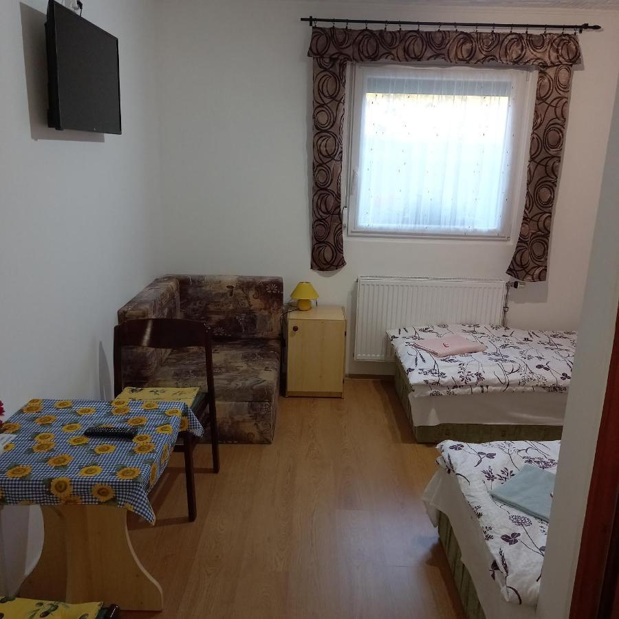 Hotel Jucus Vendégház à Zalahaláp Extérieur photo